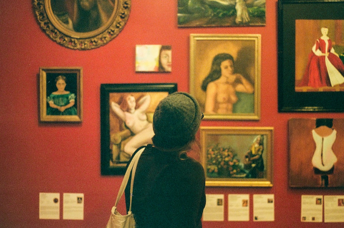 Observing art in a gallery